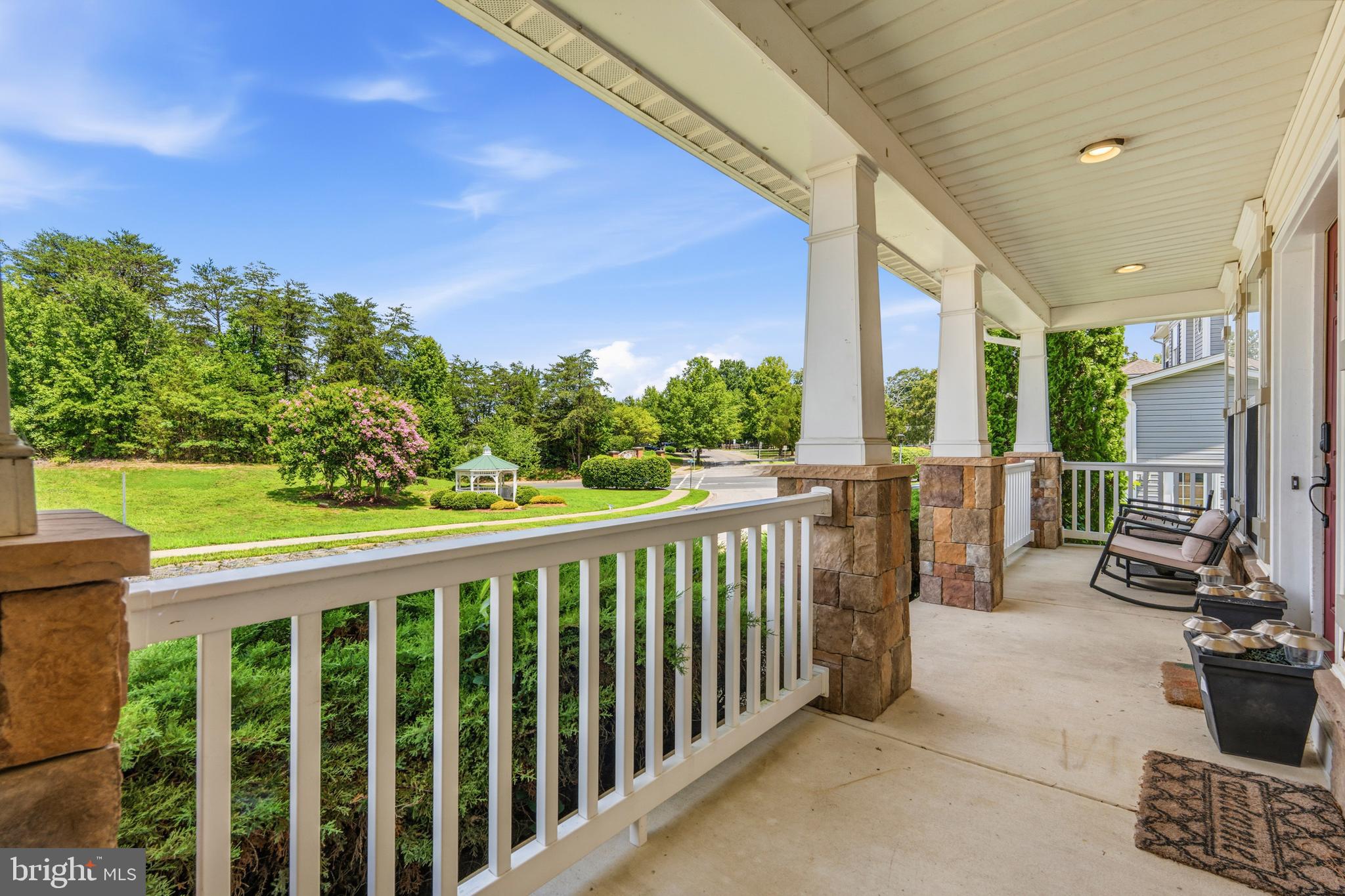 1004 GLEN OAK COURT
