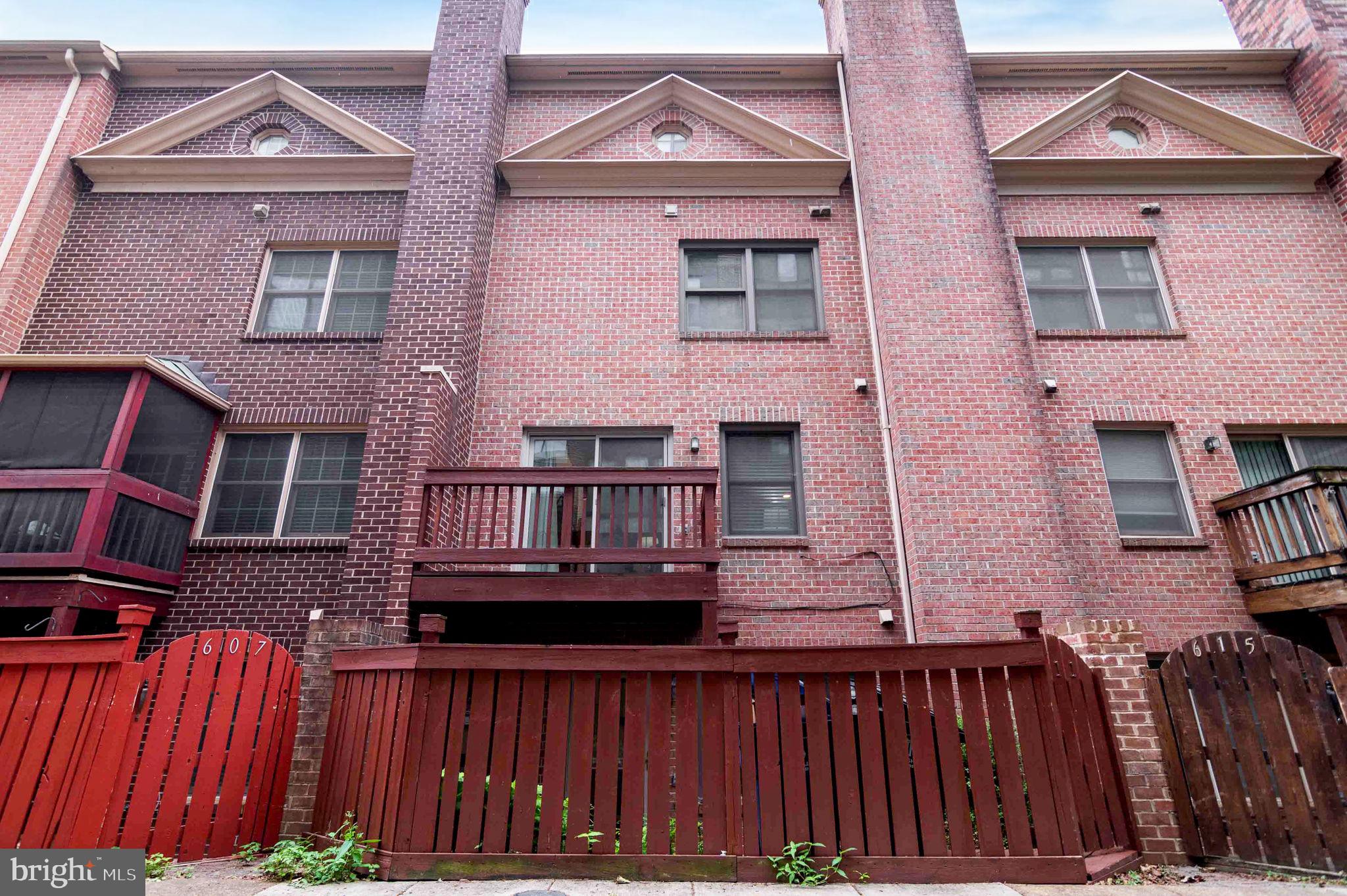 TOWNES OF BALLSTON - Residential