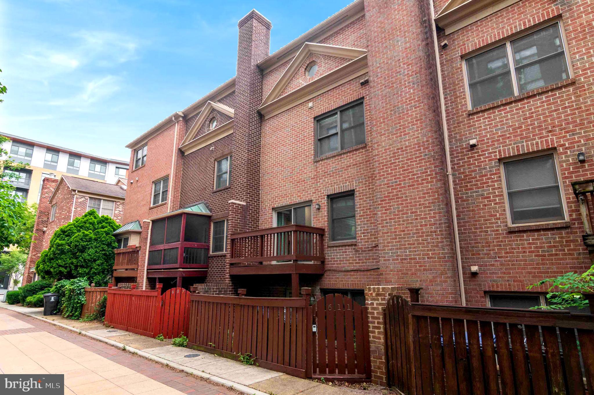 TOWNES OF BALLSTON - Residential