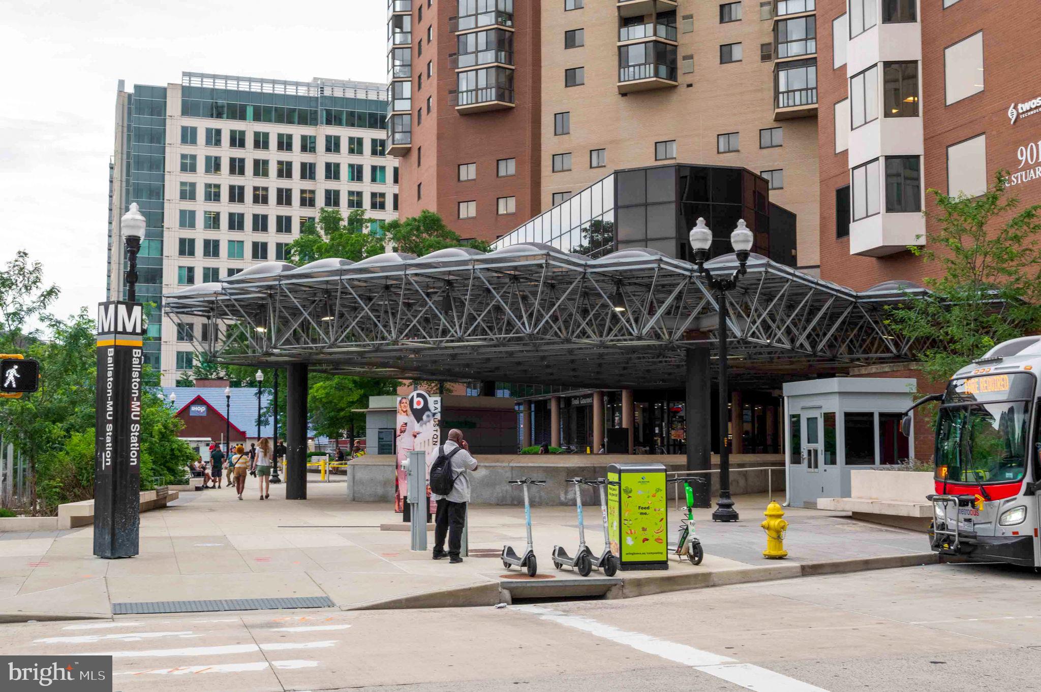 TOWNES OF BALLSTON - Residential