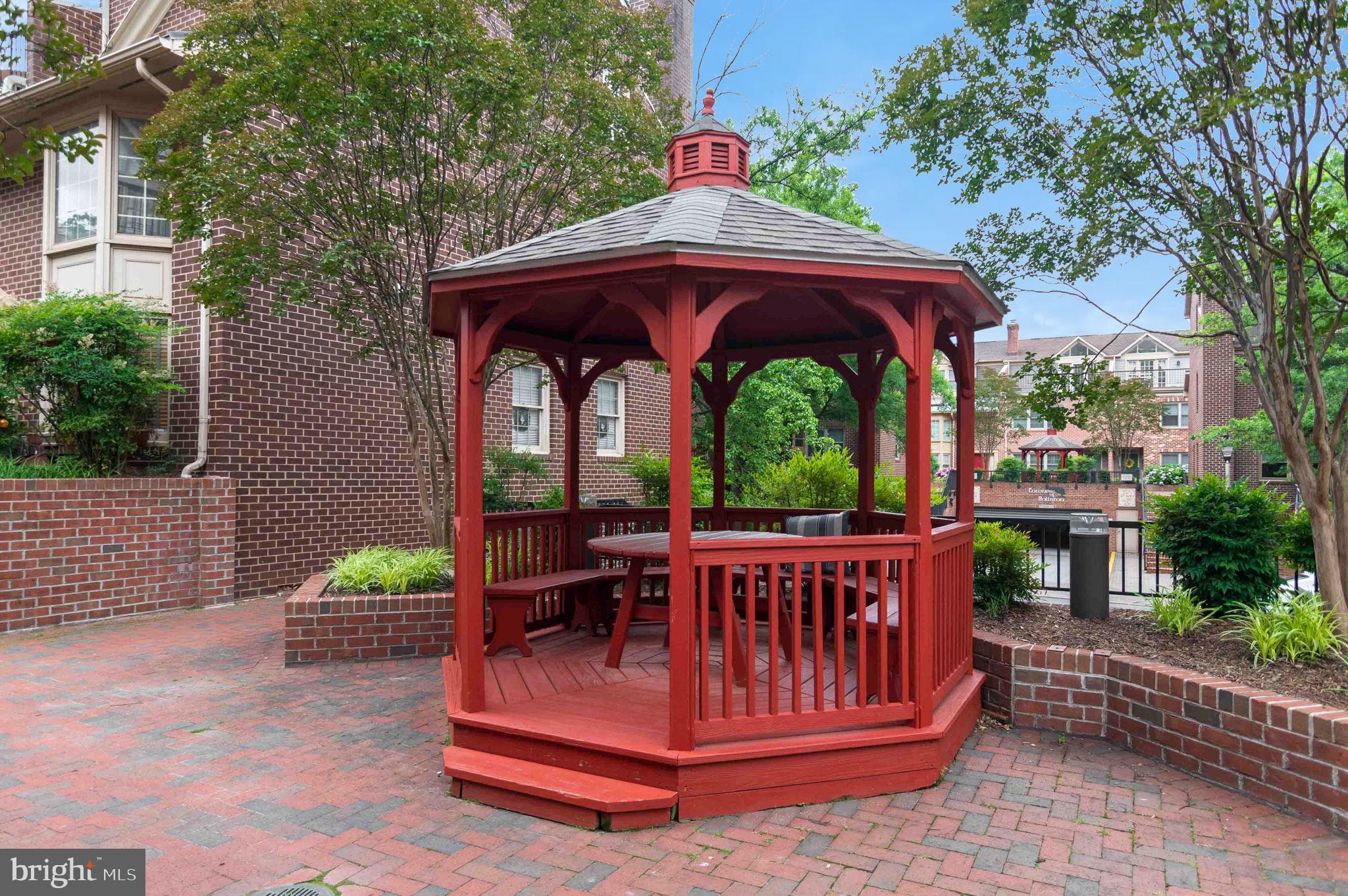 TOWNES OF BALLSTON - Residential