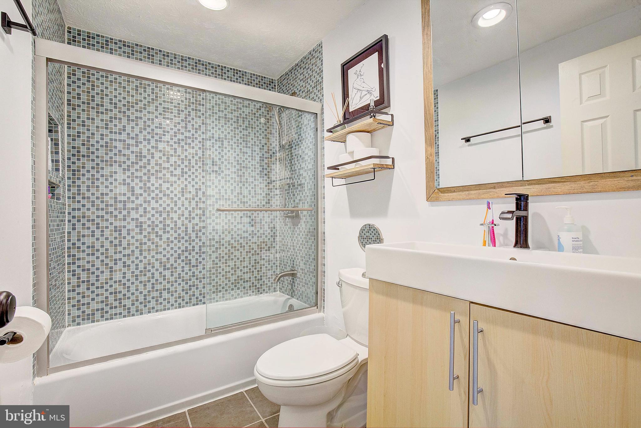 WHISPERING WOODS - Residential