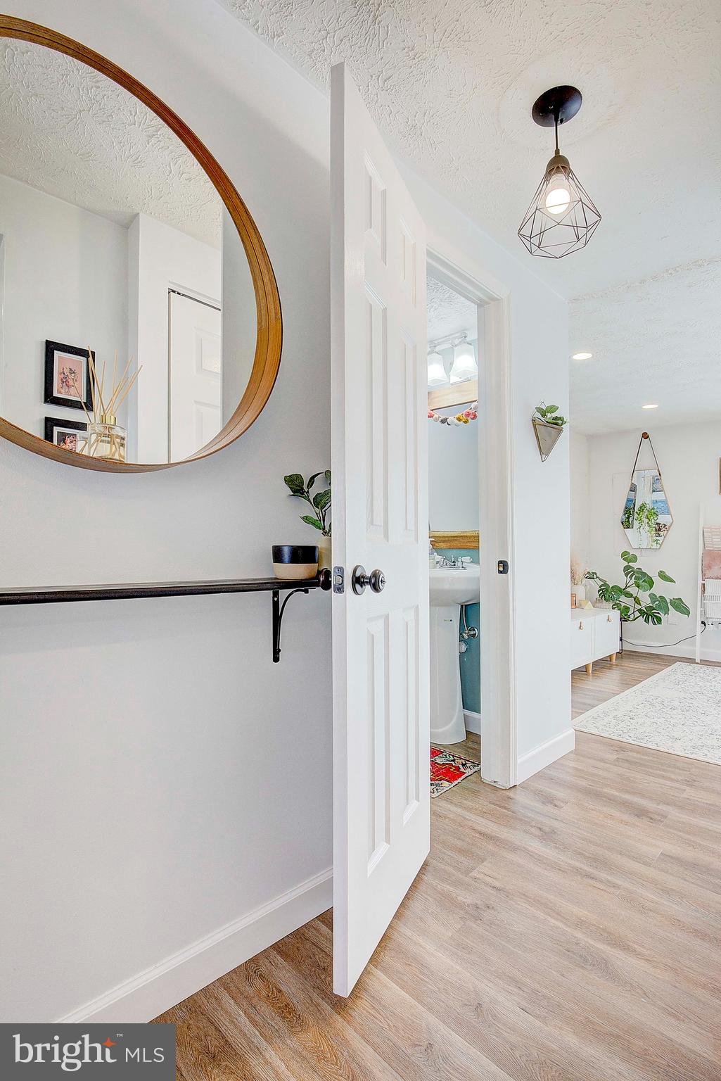 WHISPERING WOODS - Residential