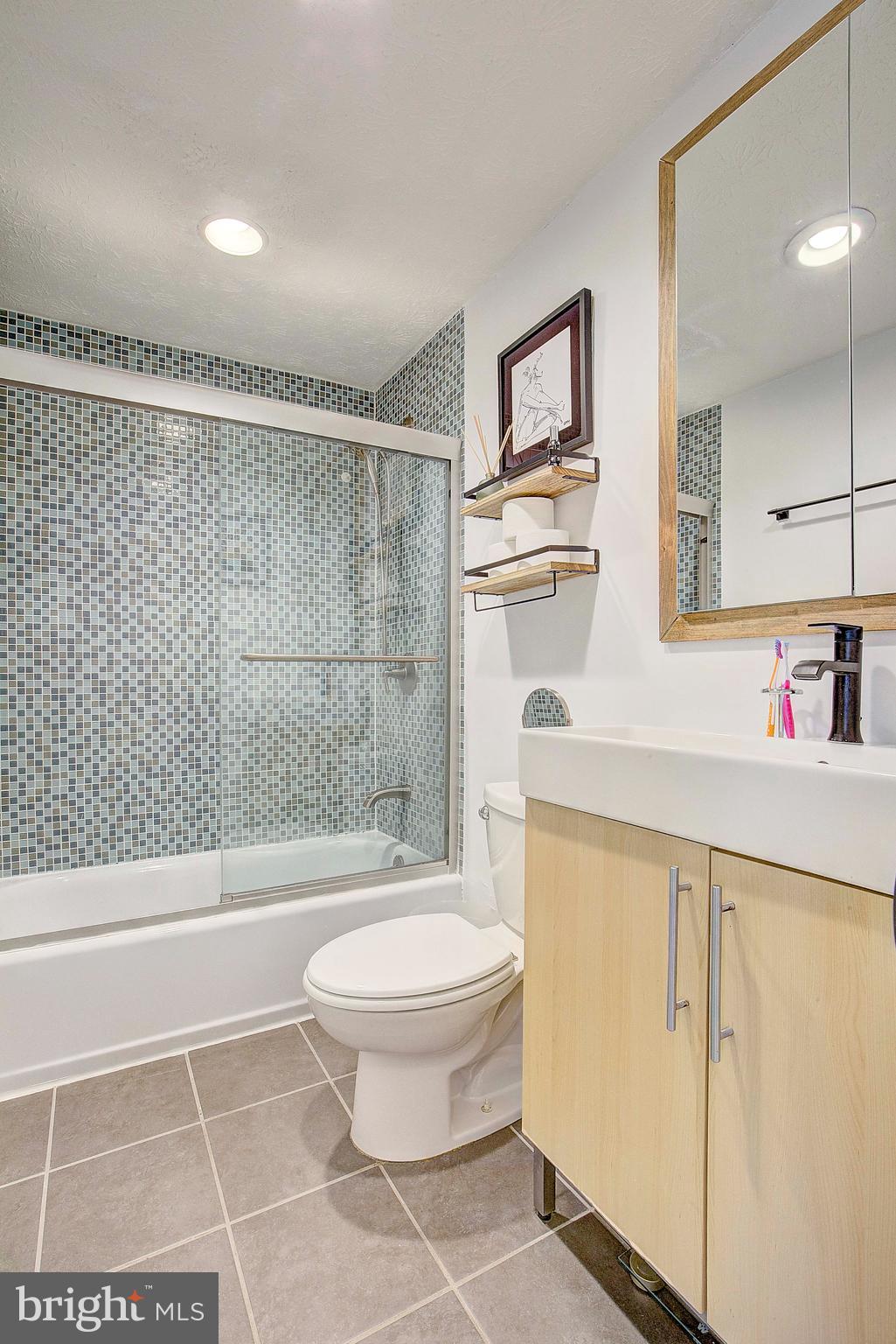 WHISPERING WOODS - Residential