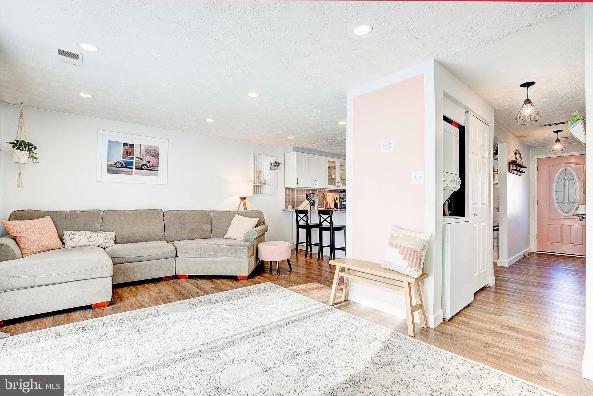 WHISPERING WOODS - Residential