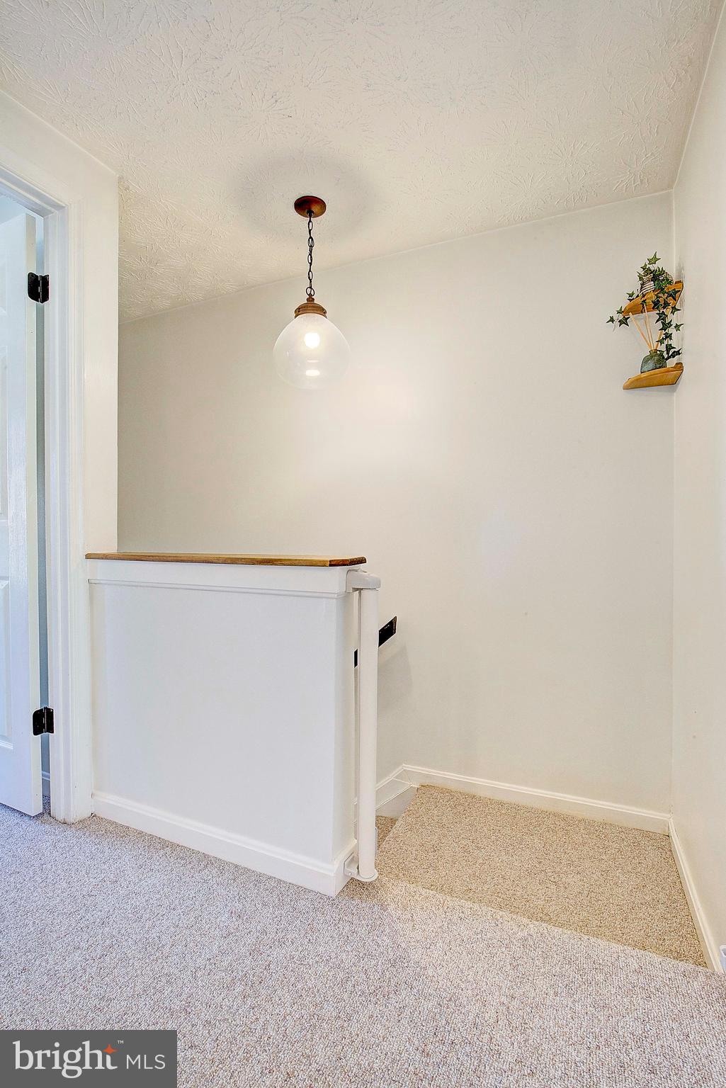 WHISPERING WOODS - Residential