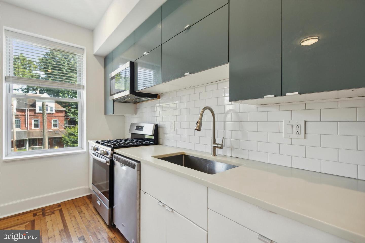 UNIVERSITY CITY - Residential Lease