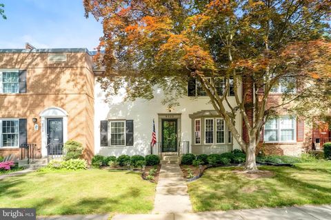 Photo of 8428 Grenoble Court, SPRINGFIELD, VA 22152 (MLS # VAFX2304598)