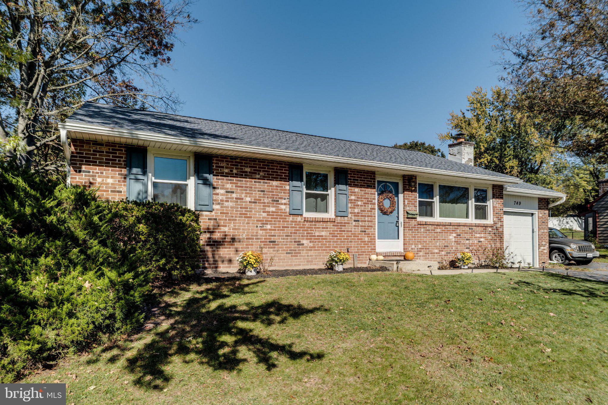 749 ROSEWOOD DRIVE