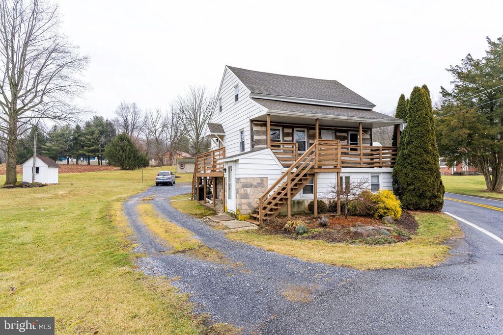 Photo of 631 W SWARTZVILLE RD, REINHOLDS, PA 17569 (MLS # PALA2030548)