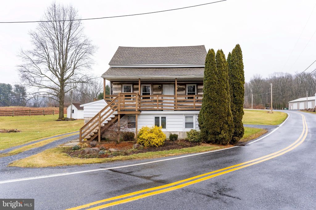 Photo of 631 W SWARTZVILLE RD, REINHOLDS, PA 17569 (MLS # PALA2030548)