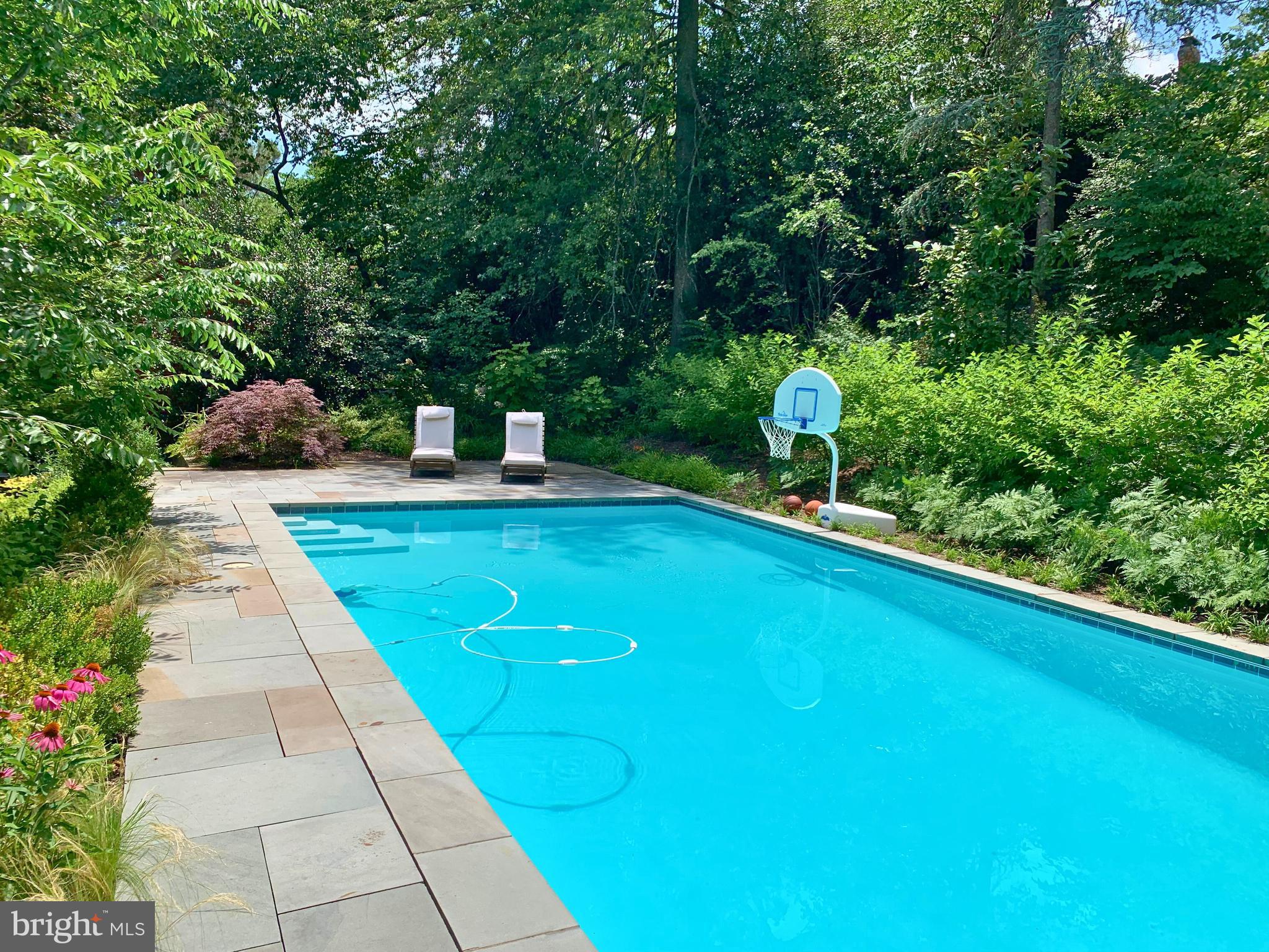 412 N VIEW TERRACE