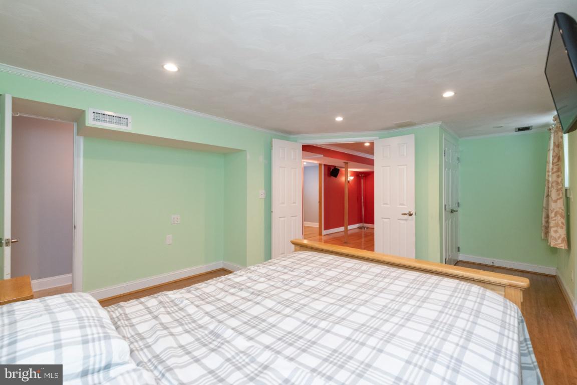 SUBURBIA - Residential