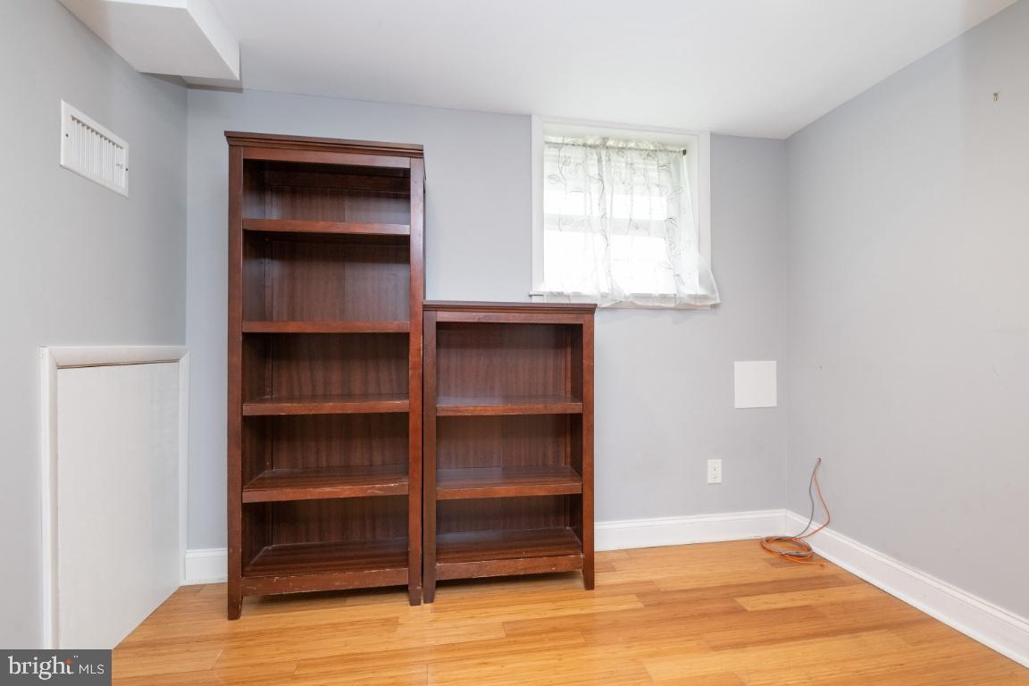 SUBURBIA - Residential