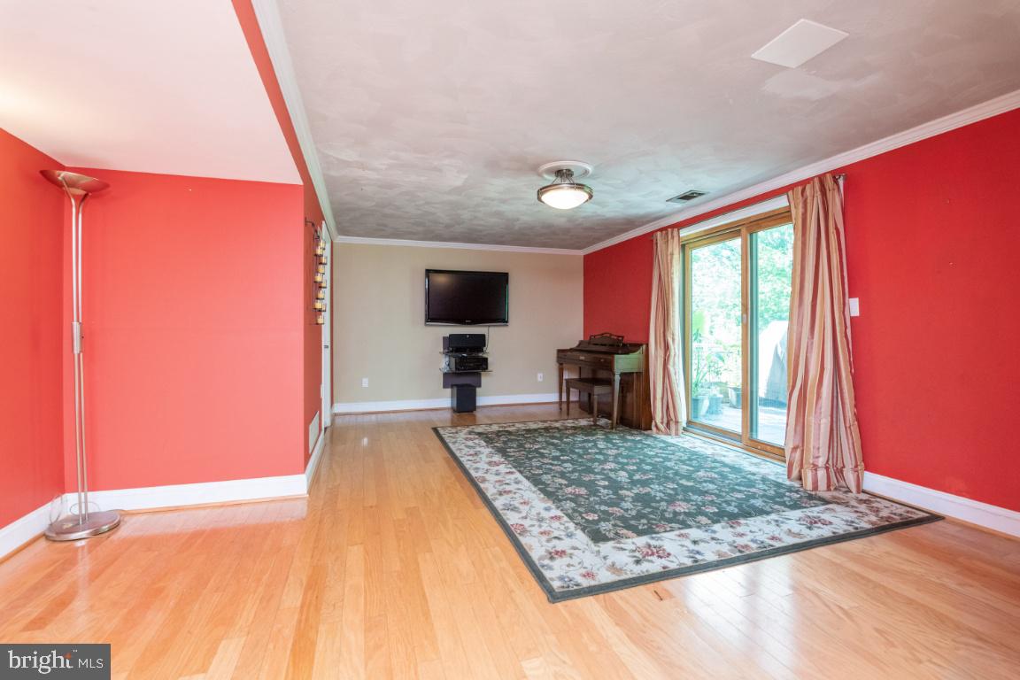 SUBURBIA - Residential