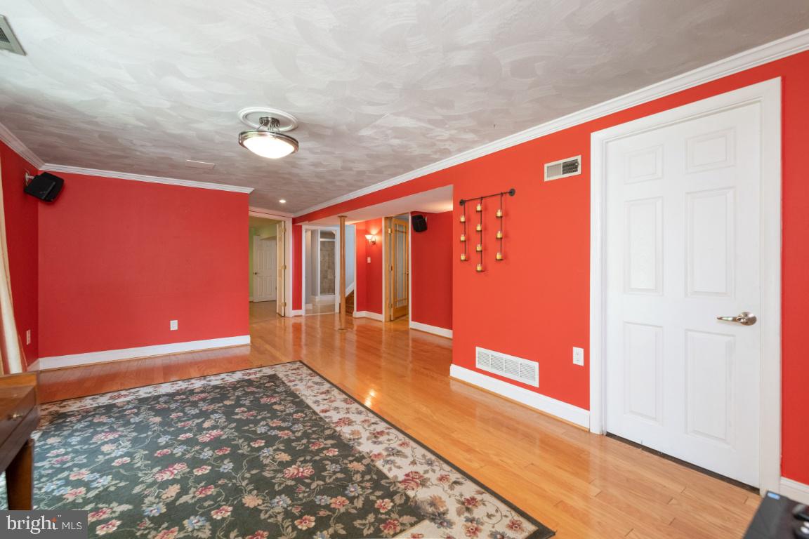 SUBURBIA - Residential