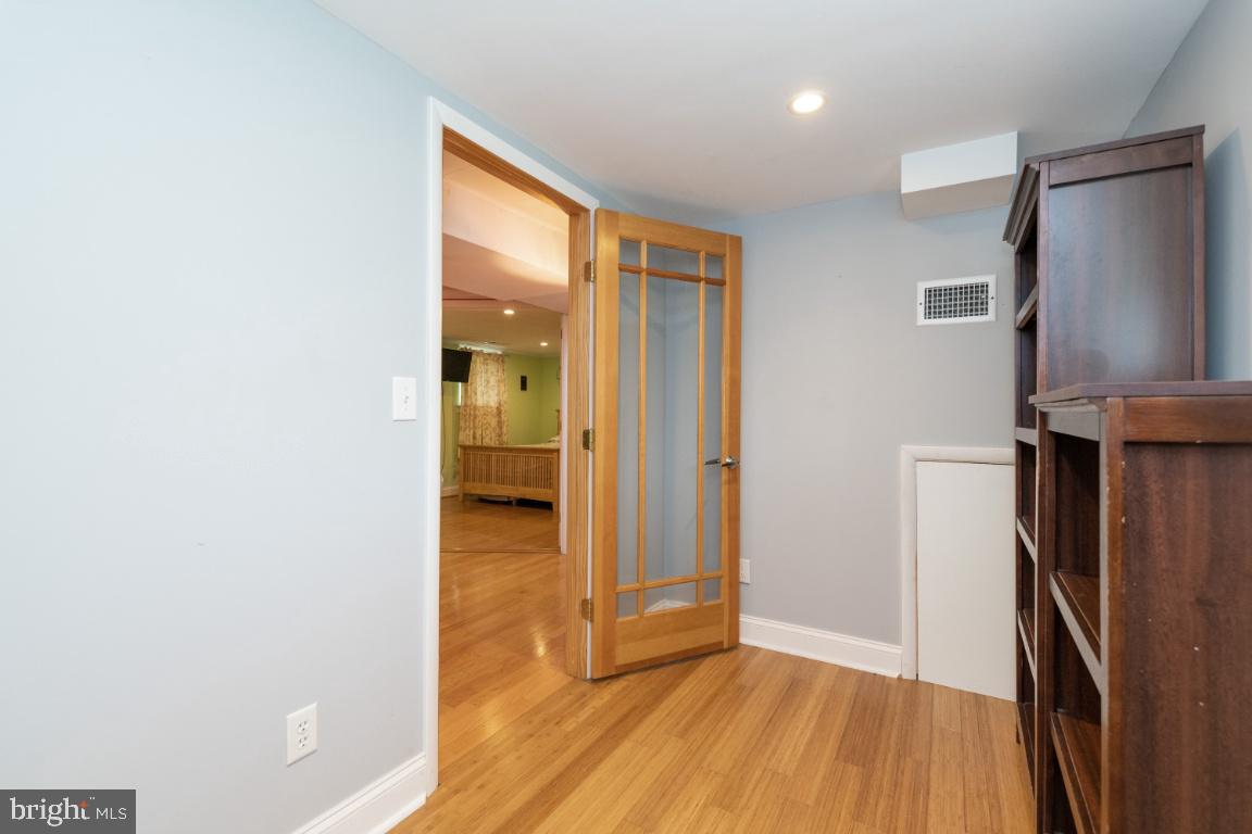 SUBURBIA - Residential