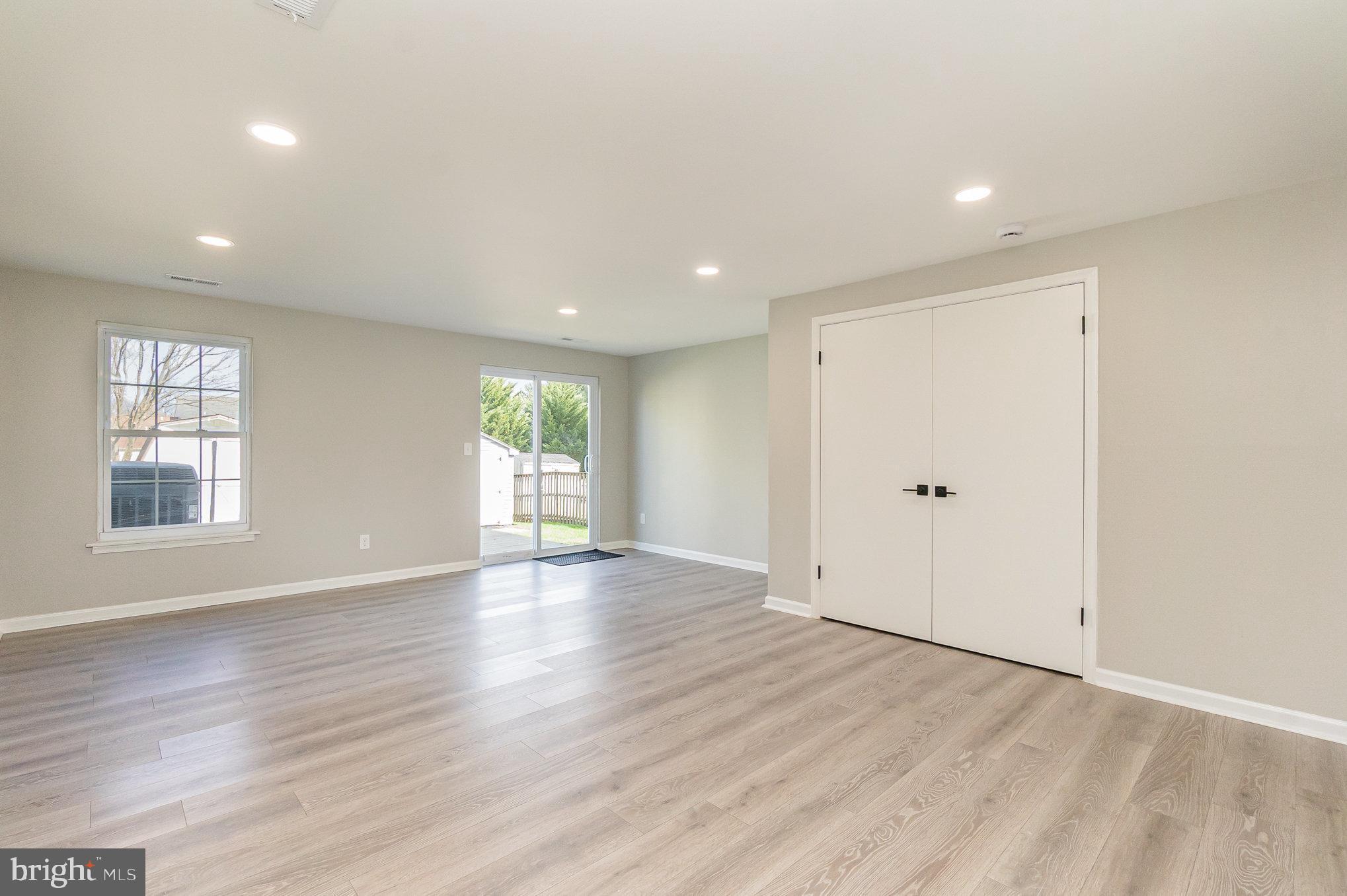 RIVERSIDE - Residential