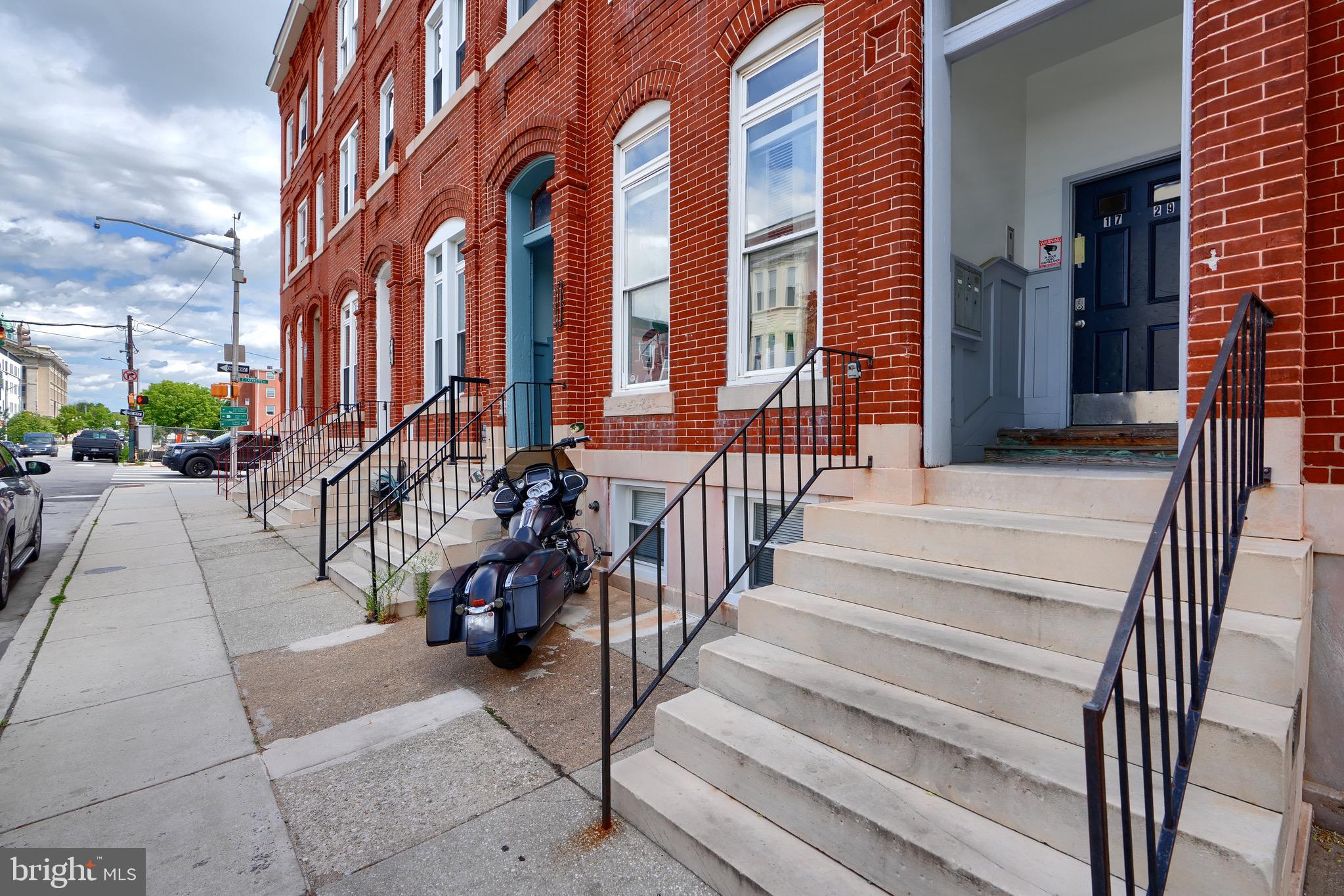 RECENTLY RENOVATED APARTMENT, NEW APPLIANCES, IN UNIT WASHER/DRYER, HARD WOOD FLOORING, LOTS OF NATURAL SUNLIGHT! THIS ONE BED AND ONE BATH LOCATED IN MOUNRT VERNON, WALKING DISTANCE TO GUILFORD BREWERY, GRAND CENTRAL STATION, AND OTHER RESTAURANTS! UNIT IS PROFESSIONALLY MANAGED! SCHEDULE YOUR SHOWINGS TODAY!