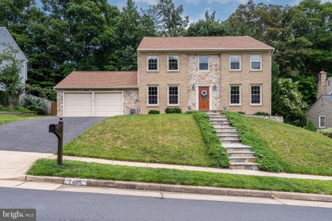 Photo of 7409 Shady Palm Drive, SPRINGFIELD, VA 22153 (MLS # VAFX2322984)