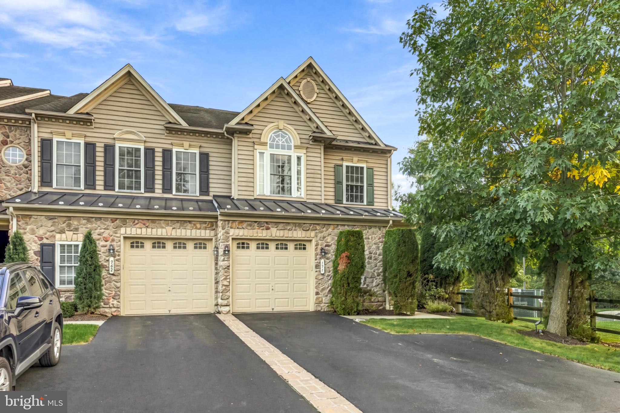 371 VILLAGE WAY
