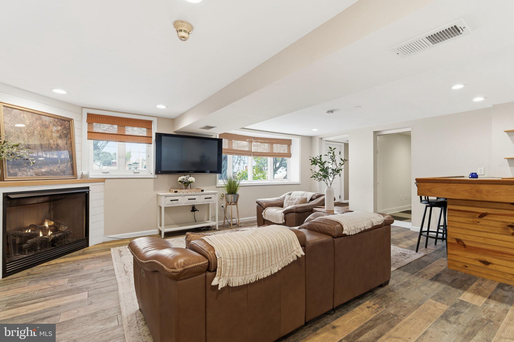 LAWRENCE PARK - Residential