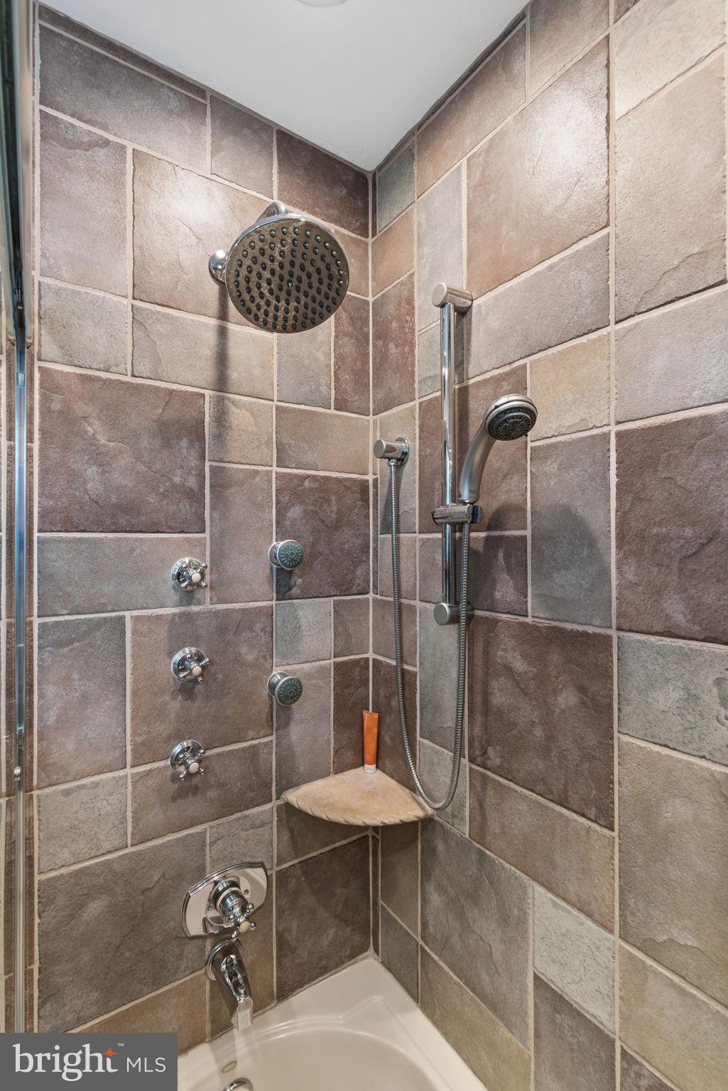 LAWRENCE PARK - Residential