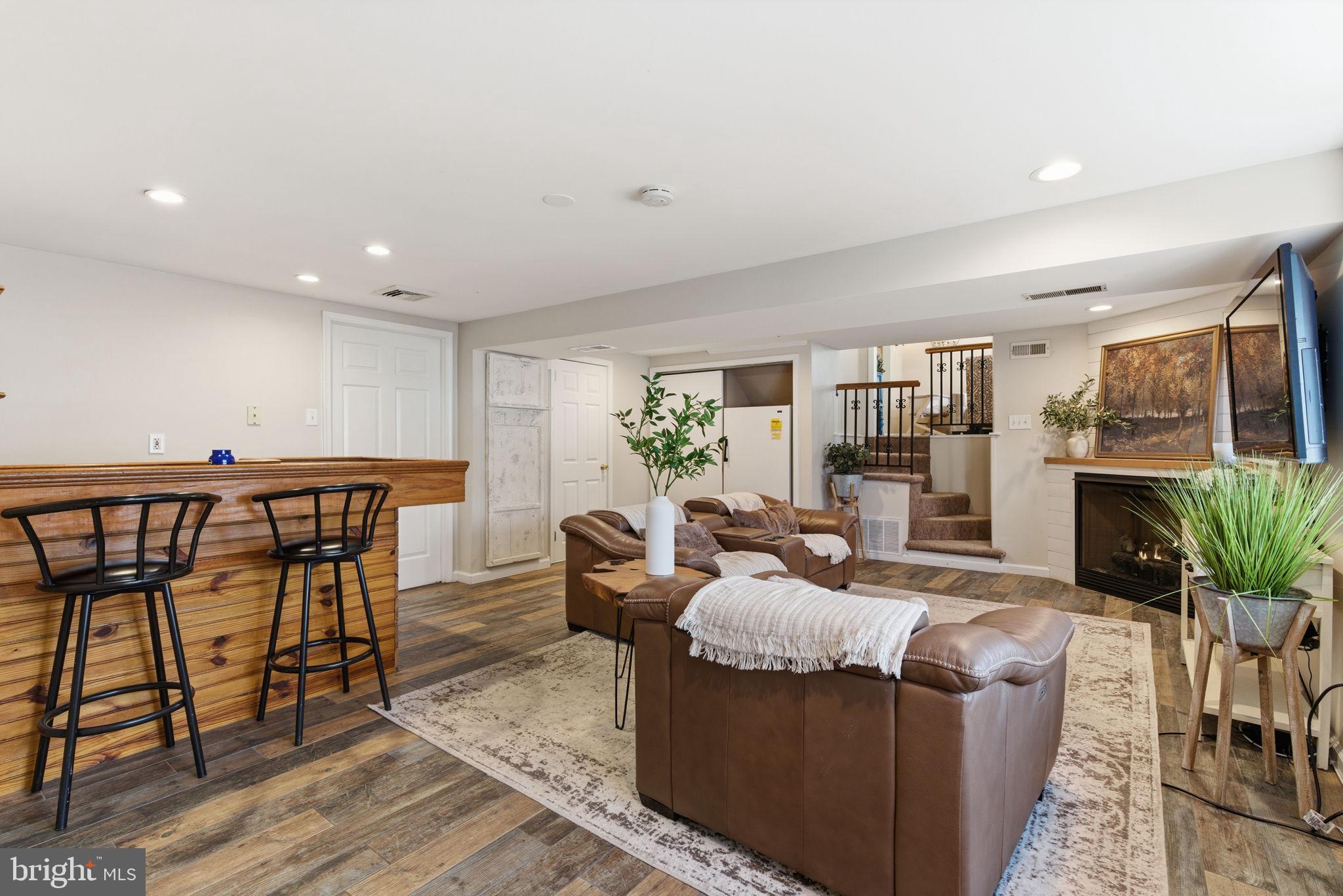 LAWRENCE PARK - Residential