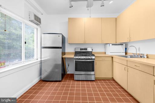 LAURAVILLE HISTORIC DISTRICT - Residential Income