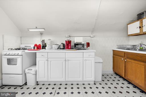 LAURAVILLE HISTORIC DISTRICT - Residential Income