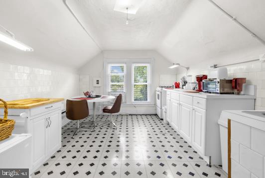 LAURAVILLE HISTORIC DISTRICT - Residential Income