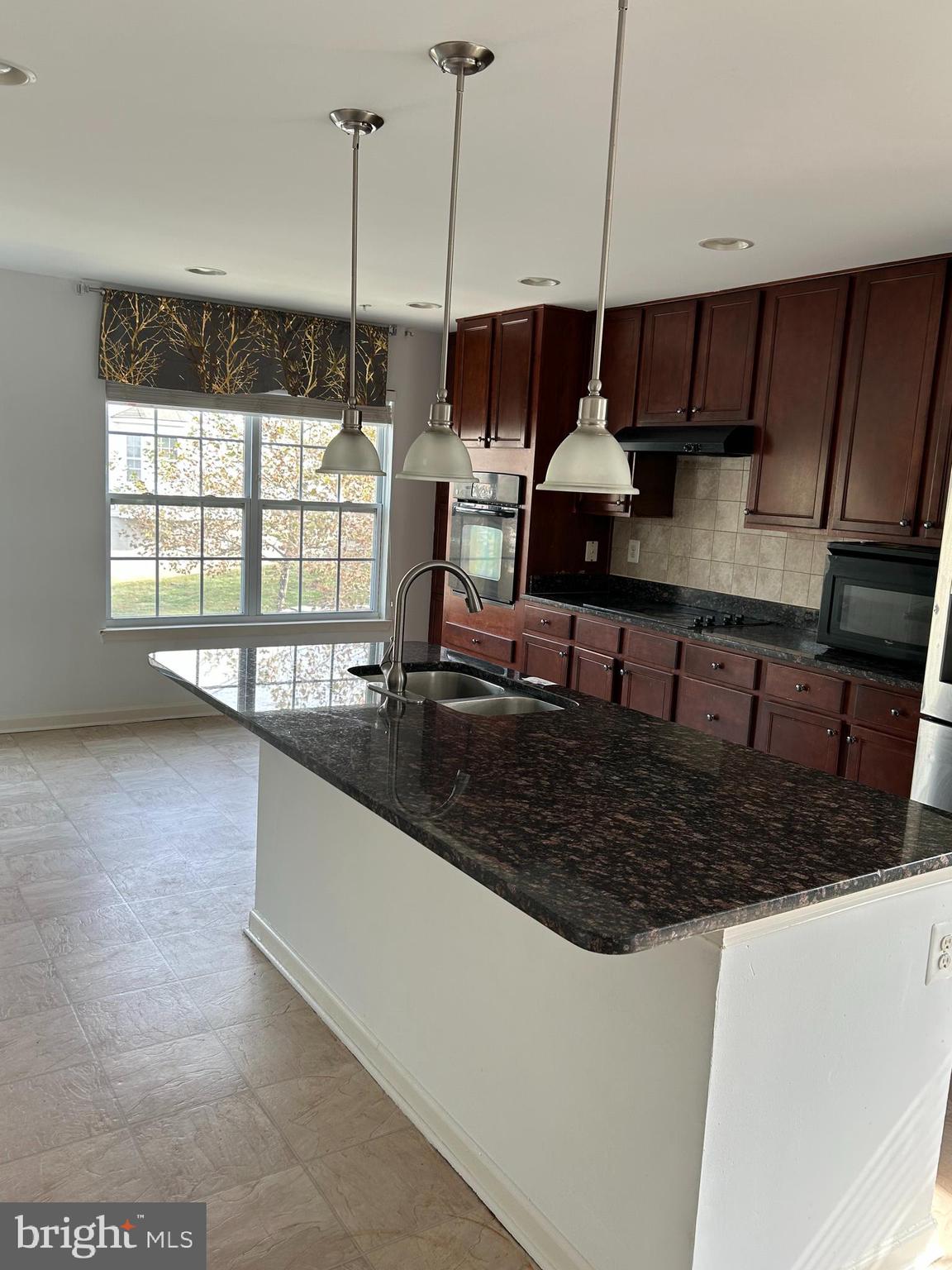 9401 SUMMER SQUAL DRIVE