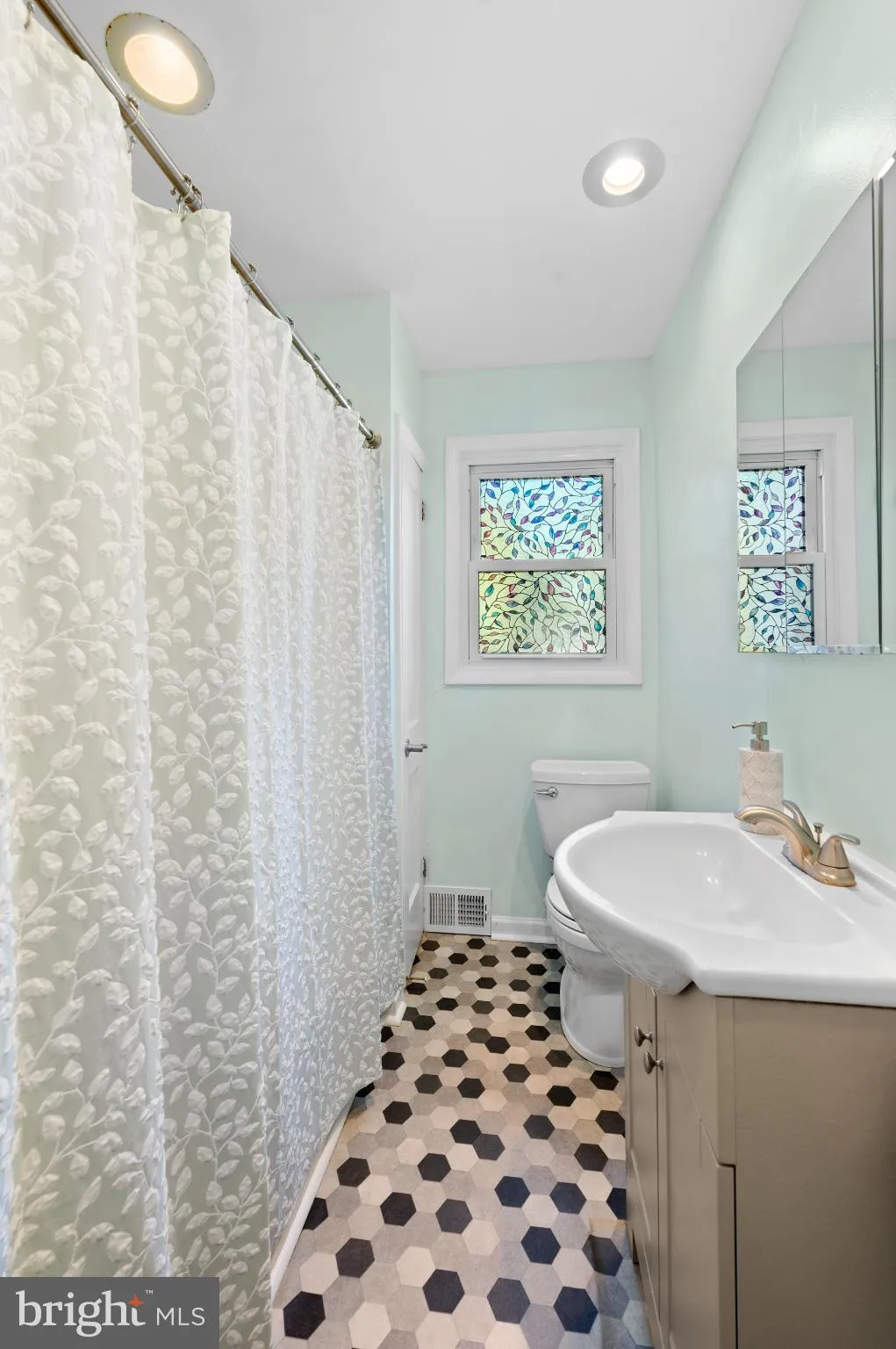 King Of Prussia, Pennsylvania 19406, United States, 3 Bedrooms Bedrooms, ,1 BathroomBathrooms,Residential,Coming Soon,230468