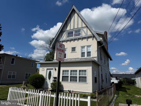 Photo of 310 Sycamore Avenue, FOLSOM, PA 19033 (MLS # PADE2120482)