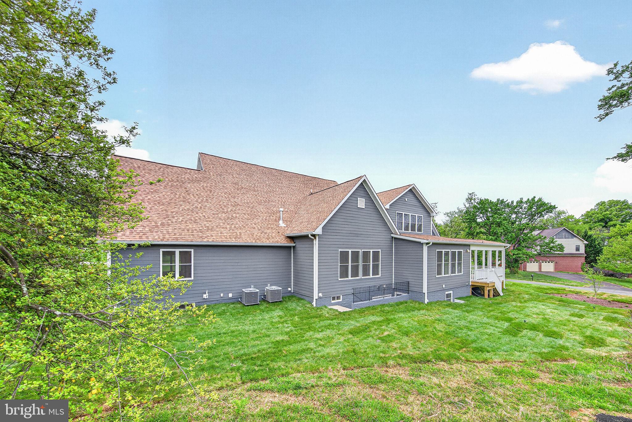 OVERLOOK KNOLLS - Residential