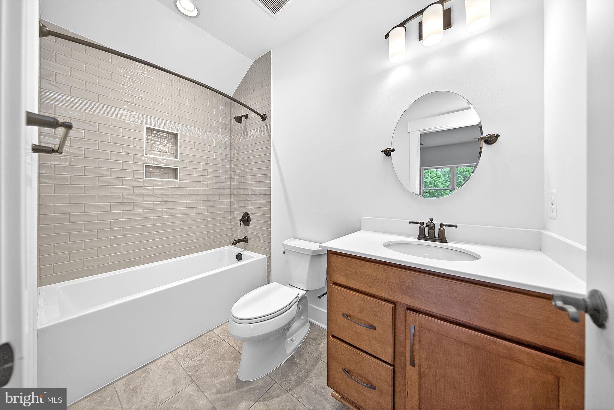 OVERLOOK KNOLLS - Residential