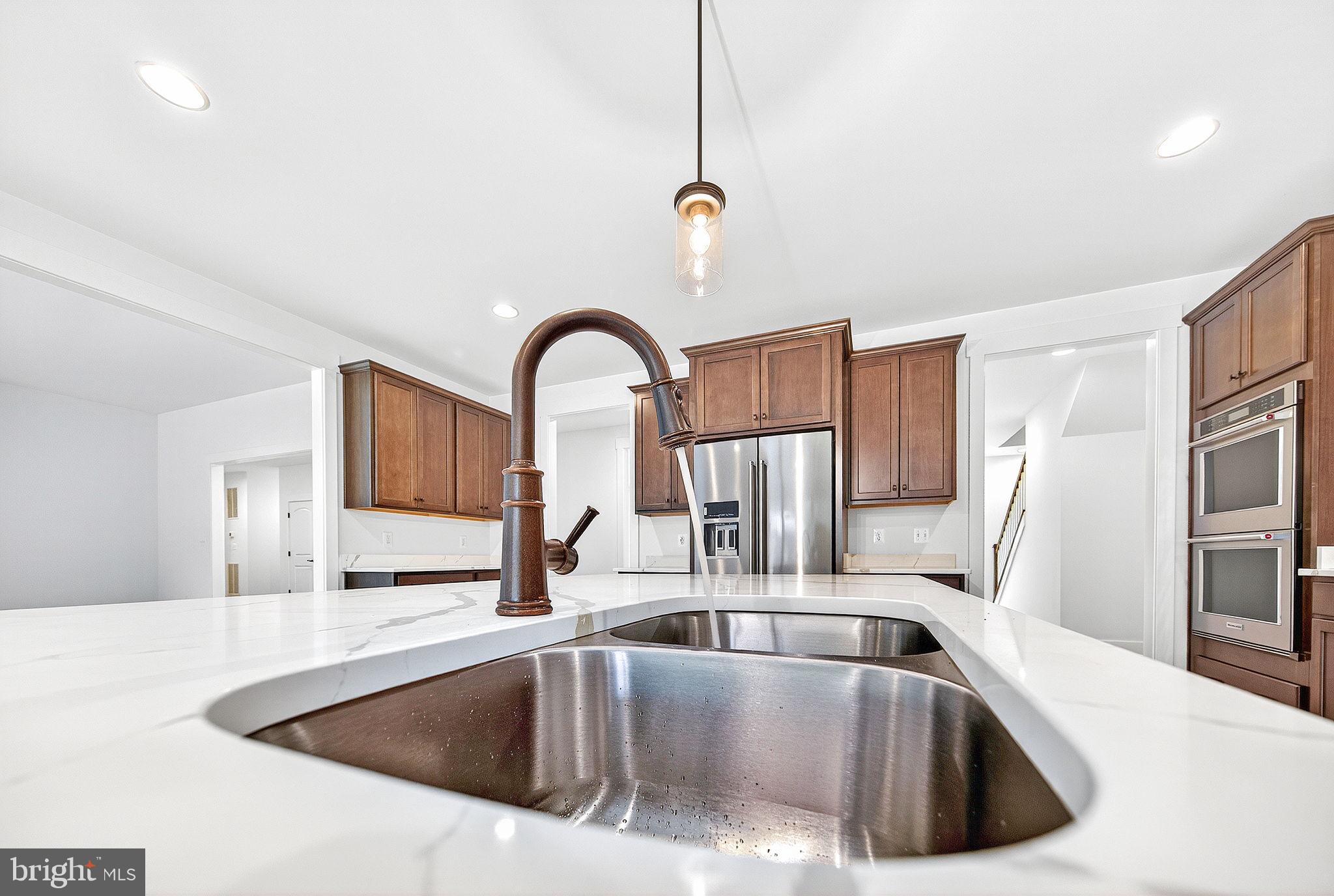 OVERLOOK KNOLLS - Residential