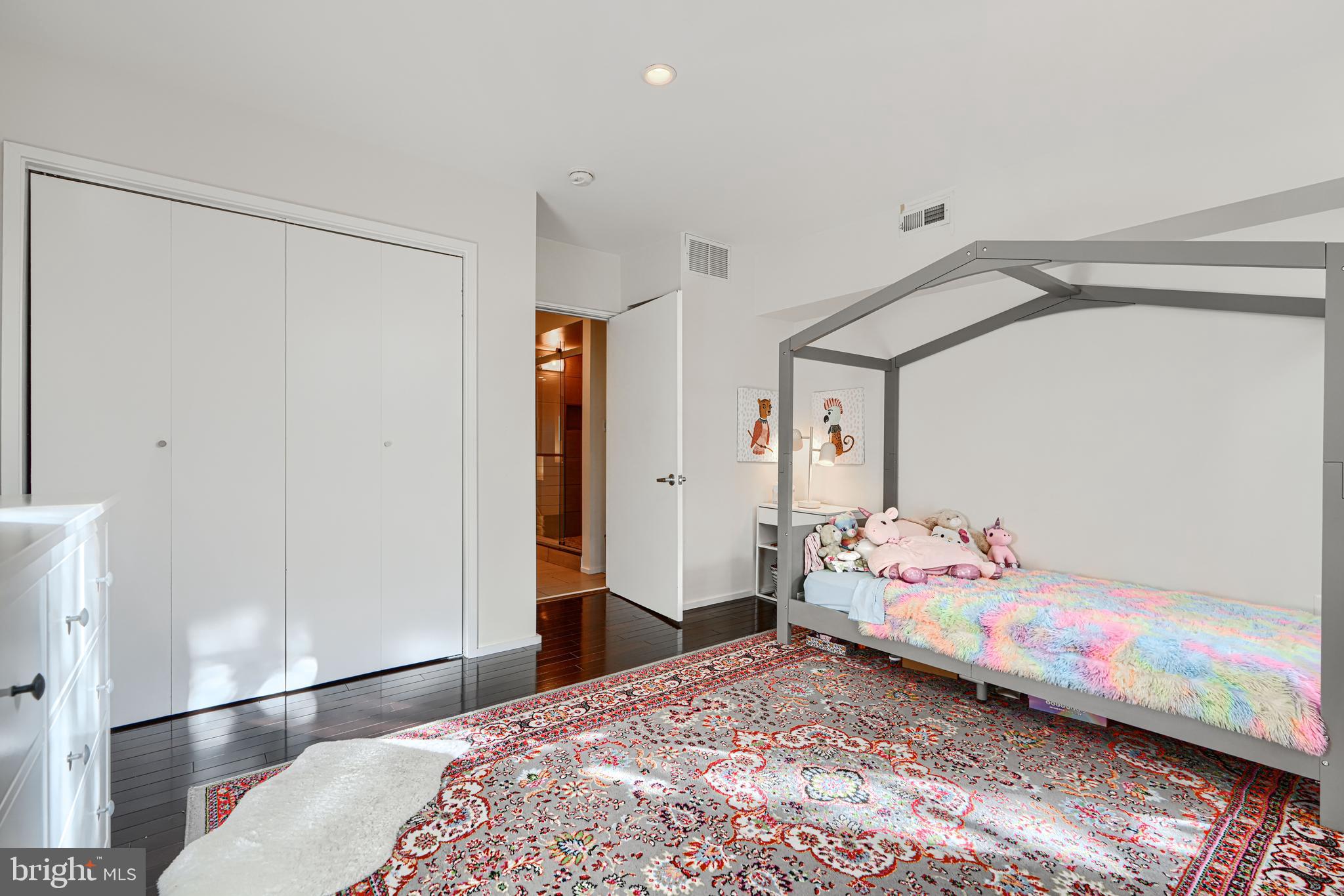 BUTCHERS HILL - Residential
