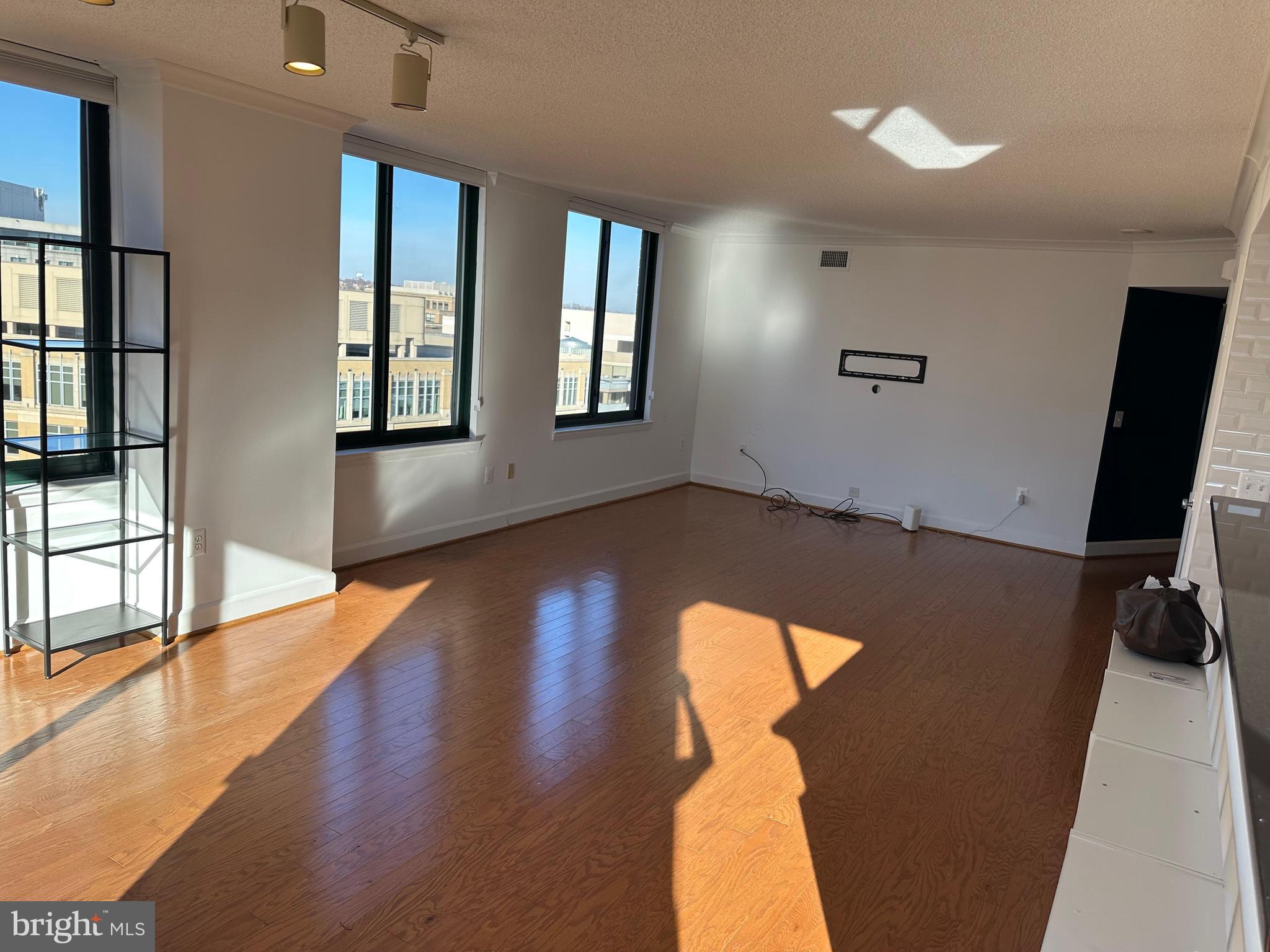 STATION SQUARE - Residential Lease