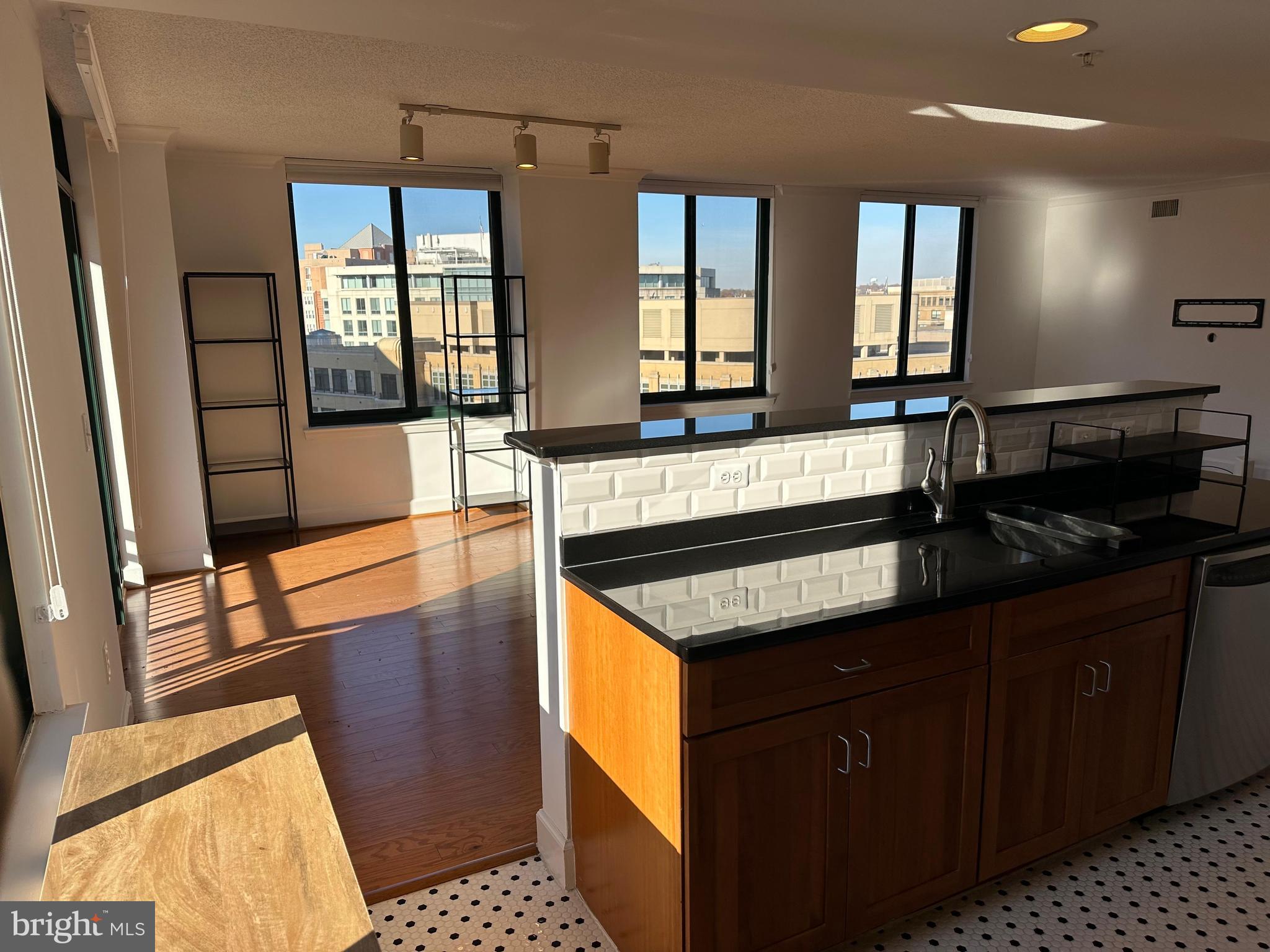 STATION SQUARE - Residential Lease