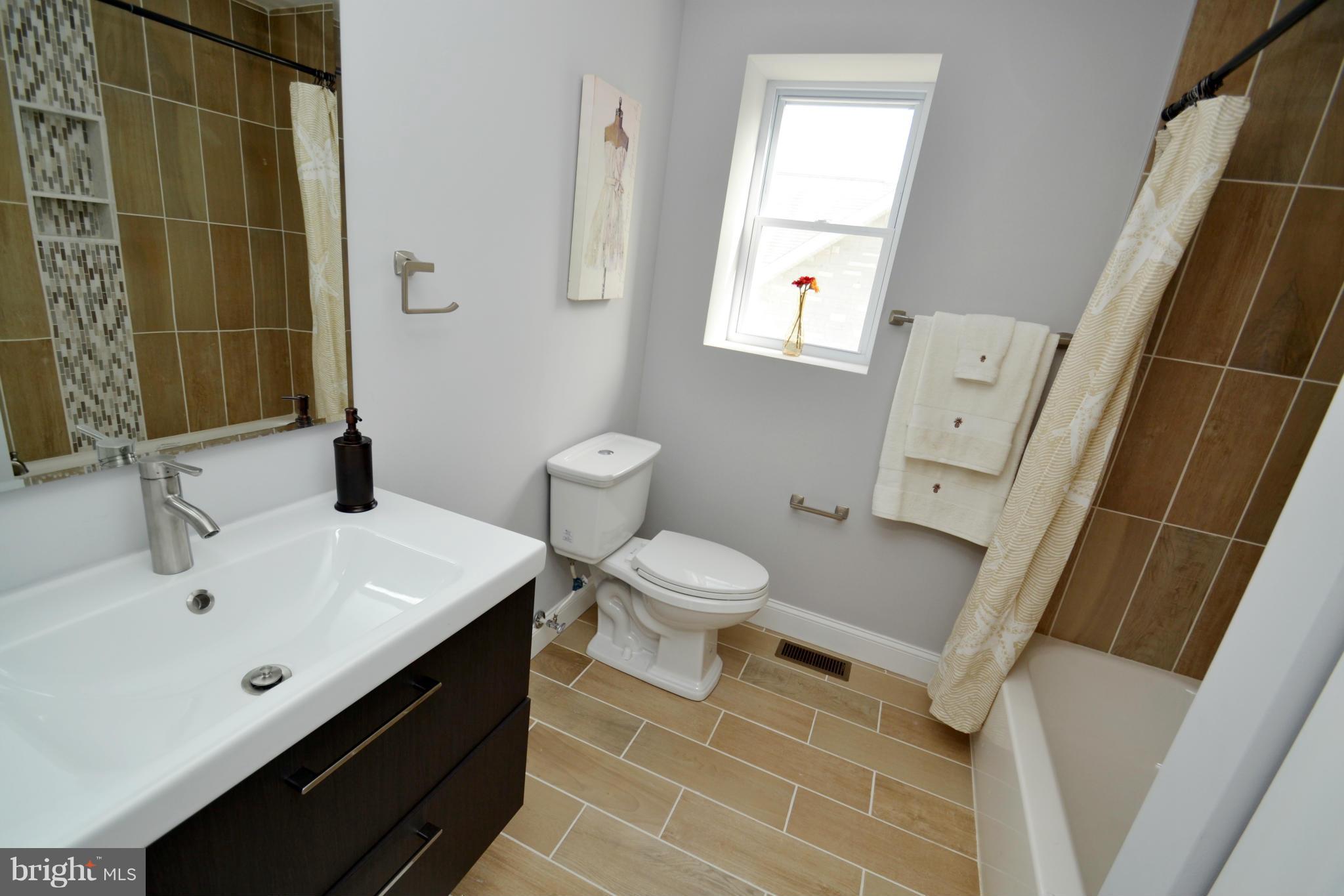 ELMWOOD - Residential