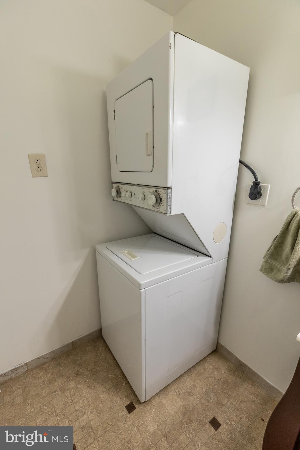 LAKELAND PLACE - Residential