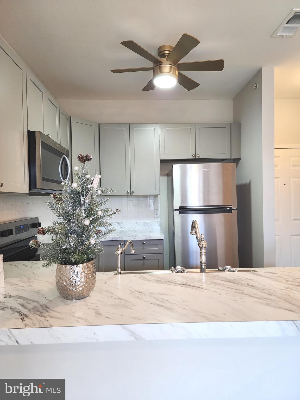 VILLAGE OF FOUNTAINVIEW - Residential