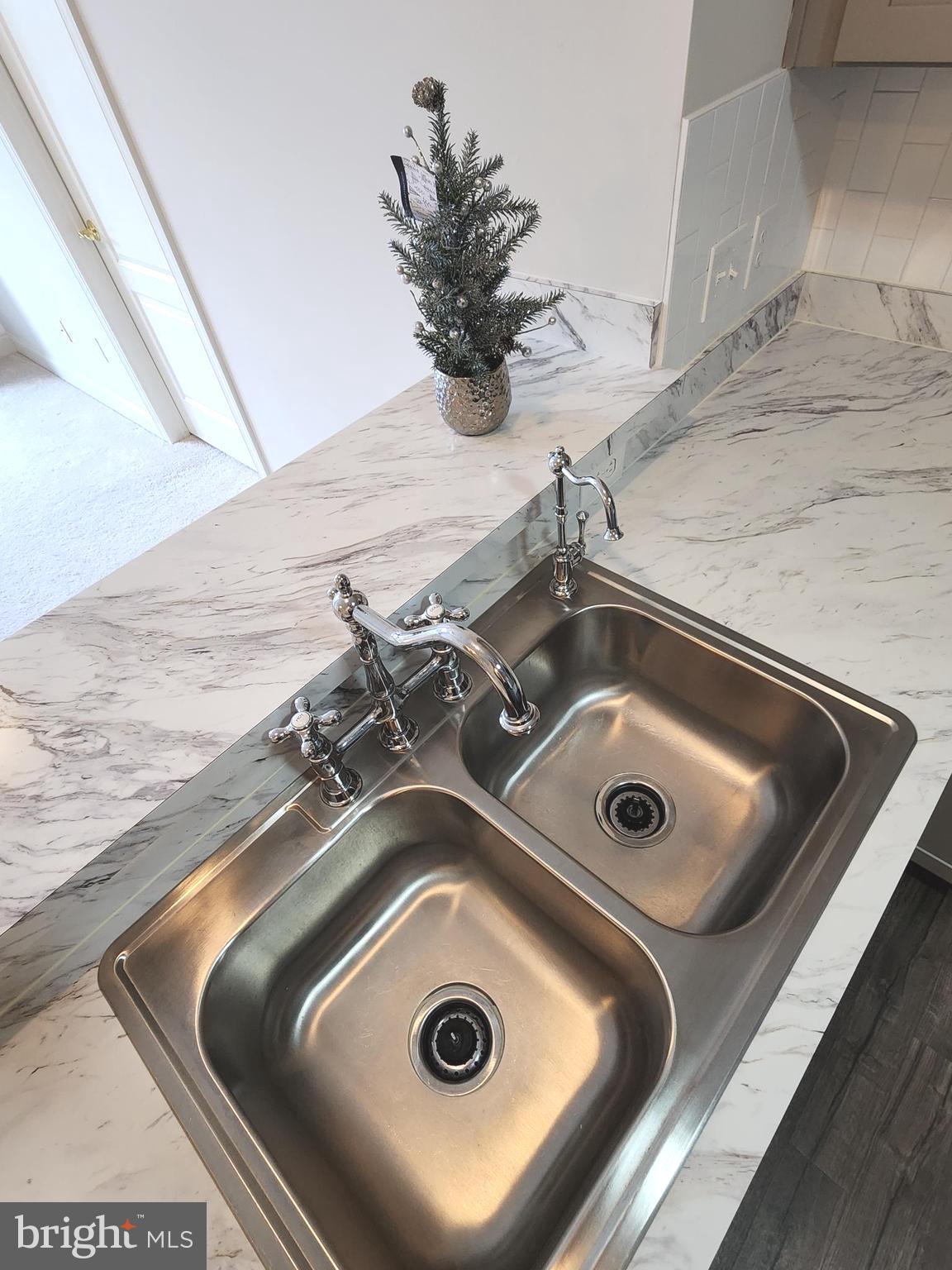 VILLAGE OF FOUNTAINVIEW - Residential