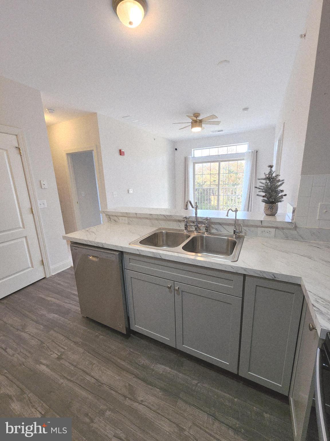 VILLAGE OF FOUNTAINVIEW - Residential