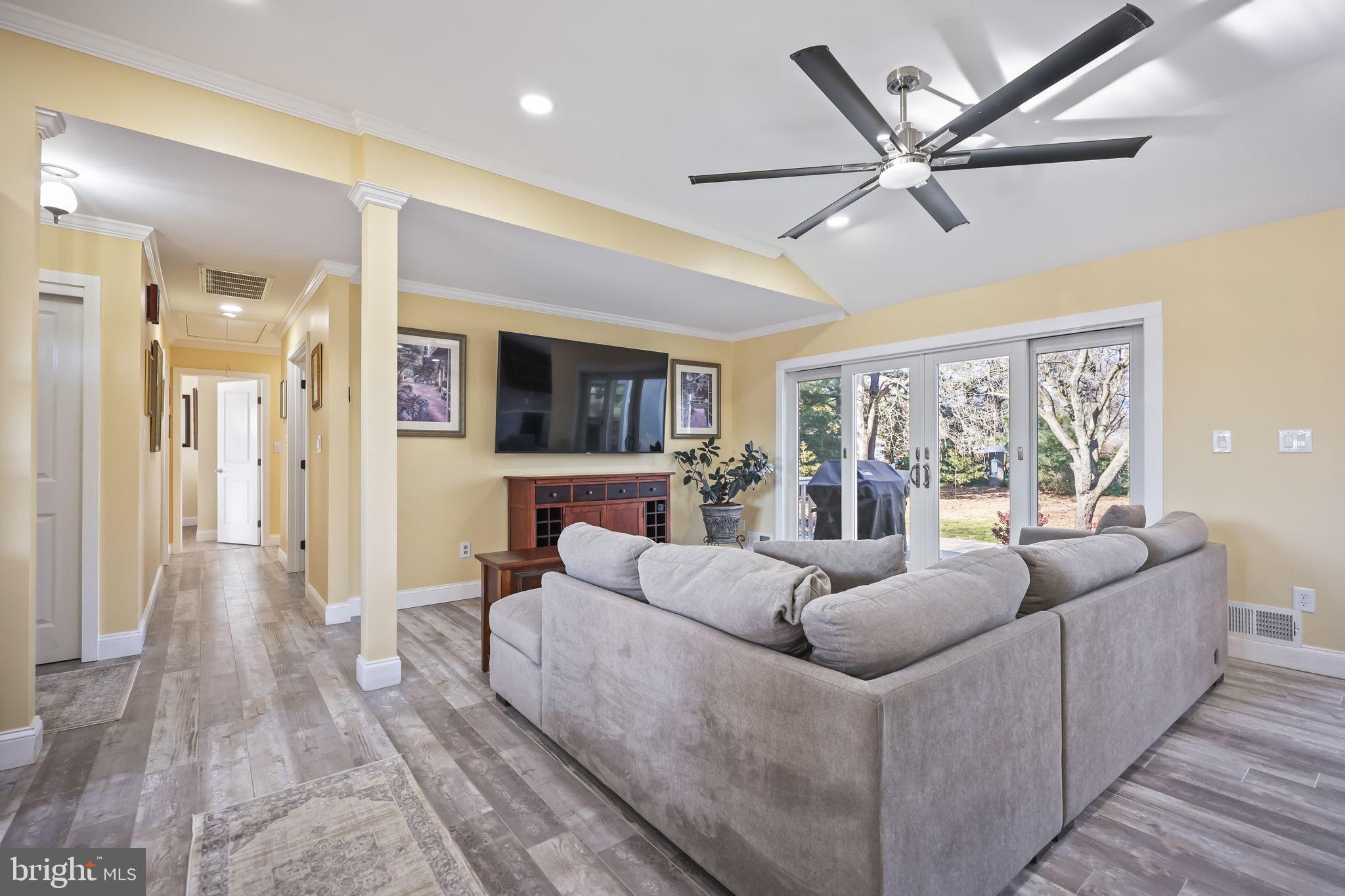 568 VILLAGE RD W ROAD