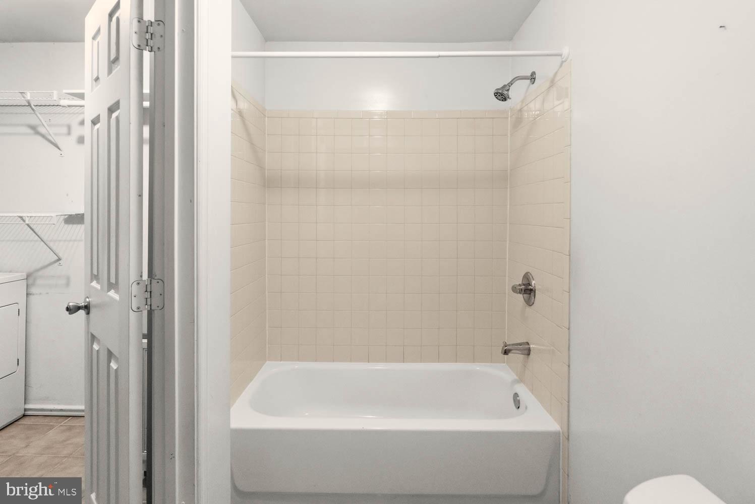 CENTRE RIDGE LAND BAY - Residential