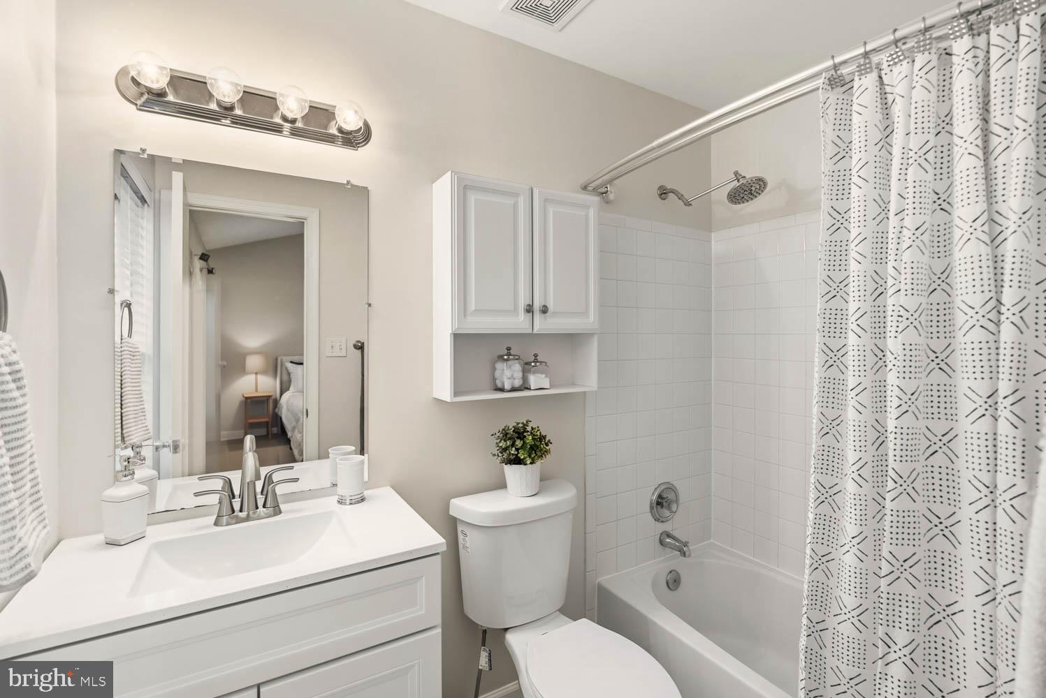 CENTRE RIDGE LAND BAY - Residential