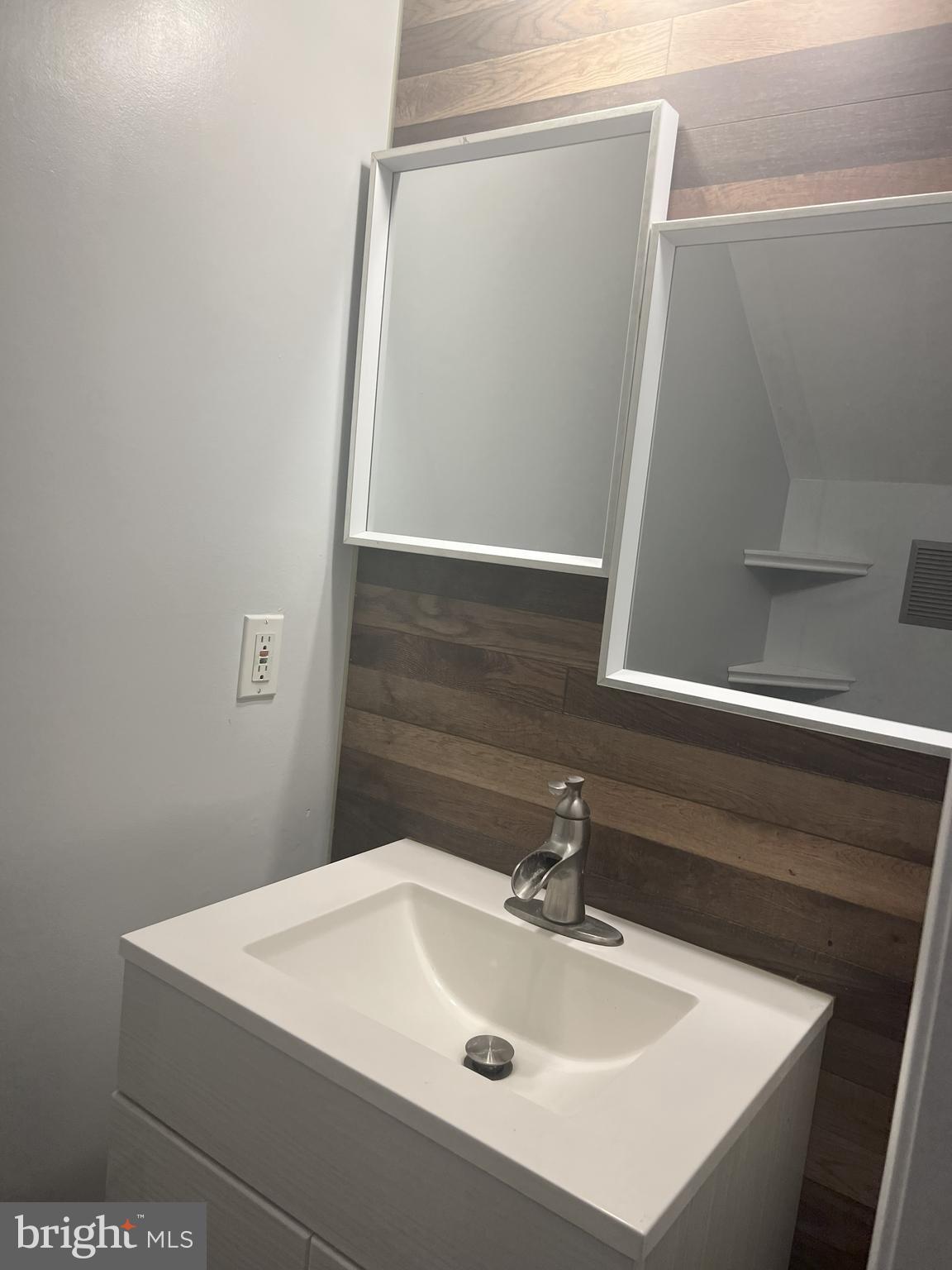 ASHBURN VILLAGE - Residential Lease