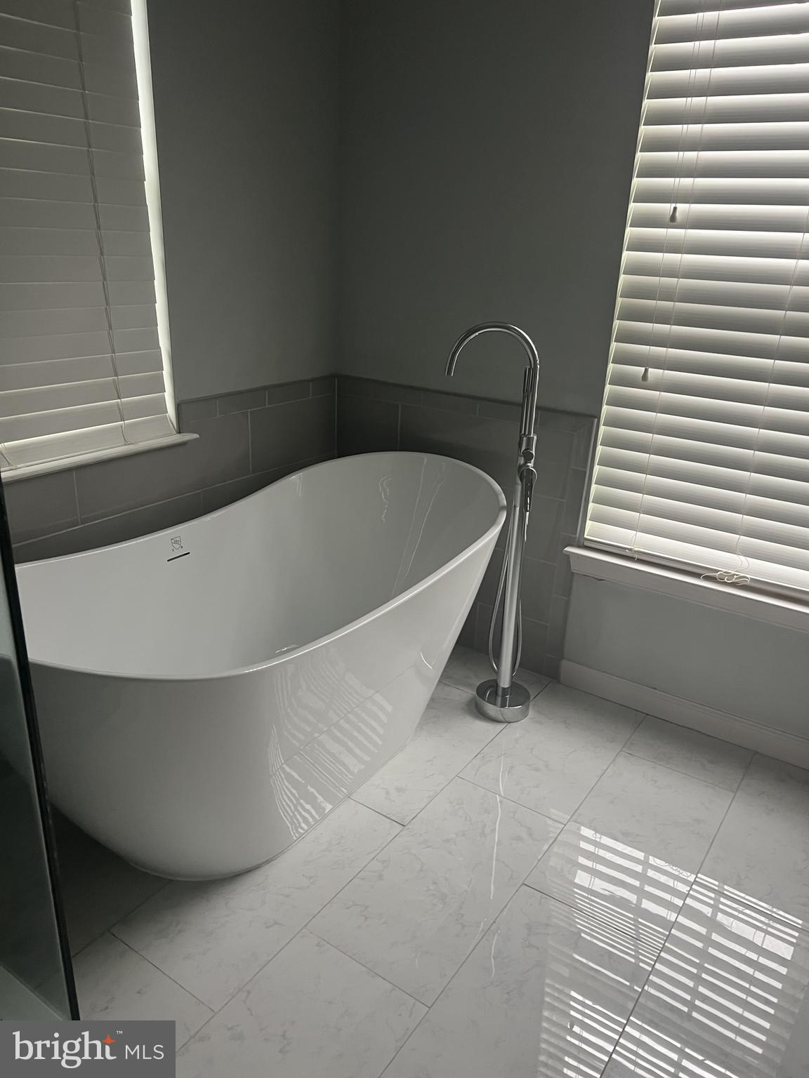 ASHBURN VILLAGE - Residential Lease